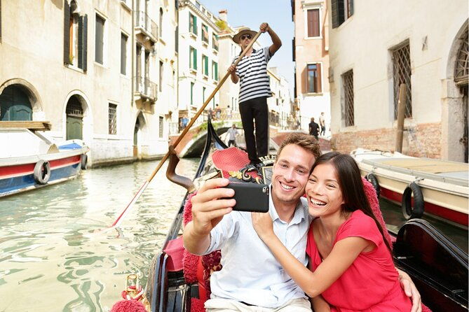 venice-highlights-with-local-private-walking-tour-gondola-ride-3