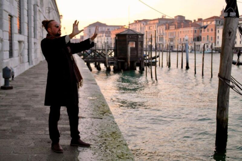 venice-historic-walk-the-city-architecture-traditions