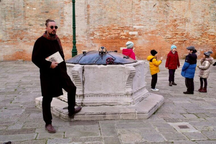 venice-historic-walk-the-city-architecture-traditions