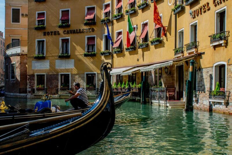 venice-insta-perfect-walk-with-a-local