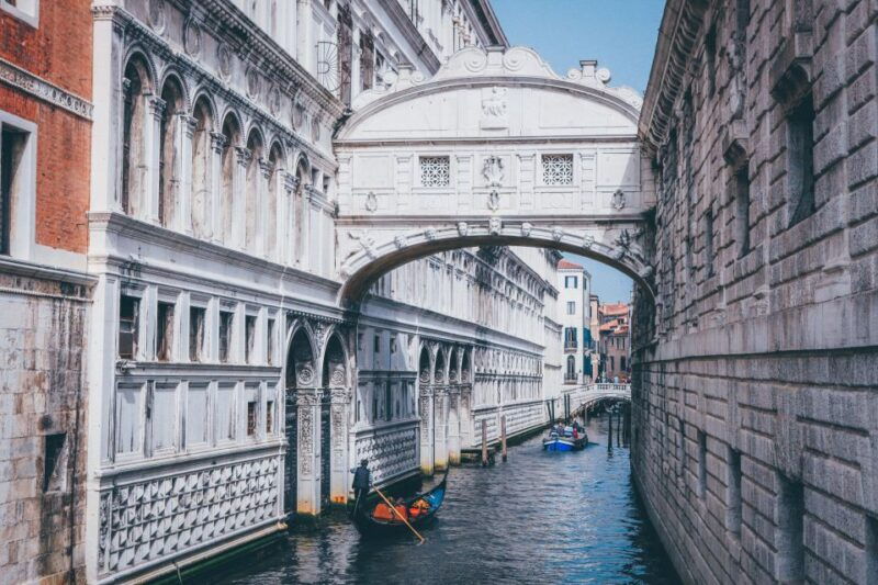 venice-insta-perfect-walk-with-a-local