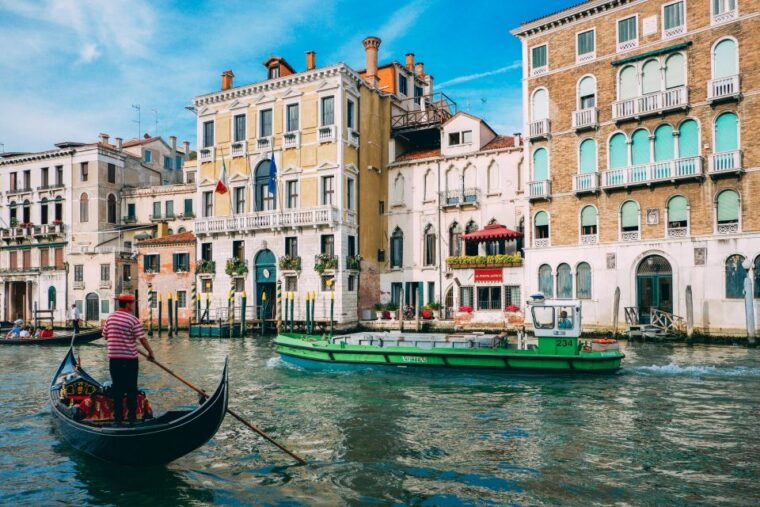venice-insta-perfect-walk-with-a-local