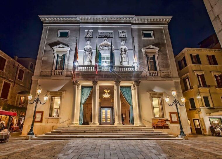 venice-la-fenice-theater-tour