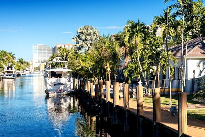 venice-of-america-tour-millionaires-row-complimentary-drinks