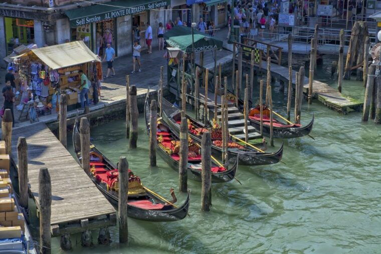venice-off-the-beaten-path-private-gondola-ride