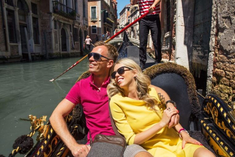 venice-off-the-beaten-path-private-gondola-ride