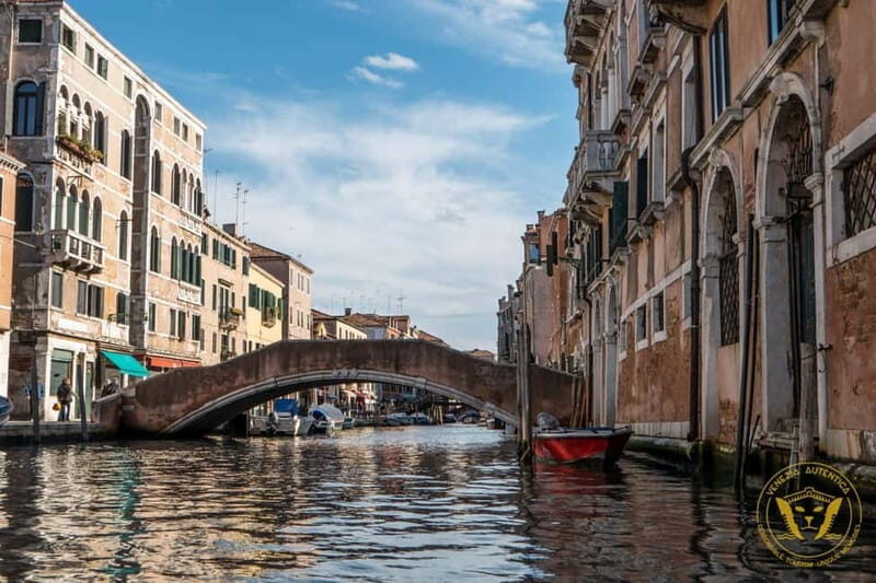 Venice on Foot and Water: Walking Tour with Gondola Ride - The Scenic Gondola Ride: A Different Perspective on Venice