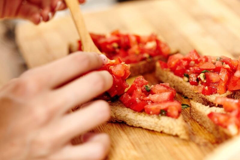 venice-pasta-making-class-with-local-chef-live-guitar