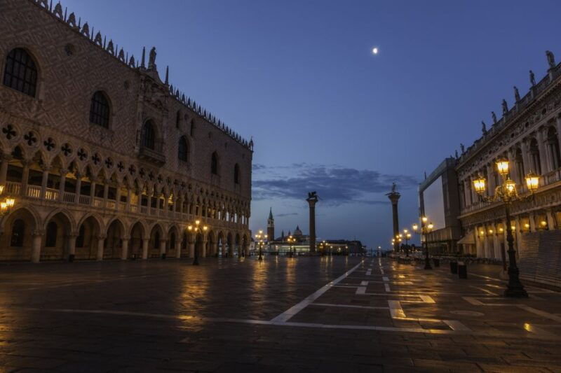 venice-private-after-dark-tour-and-gondola-ride-2