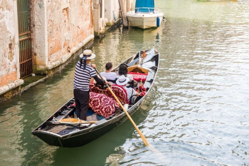 venice-private-gondola-cruise-for-up-to-5-passengers