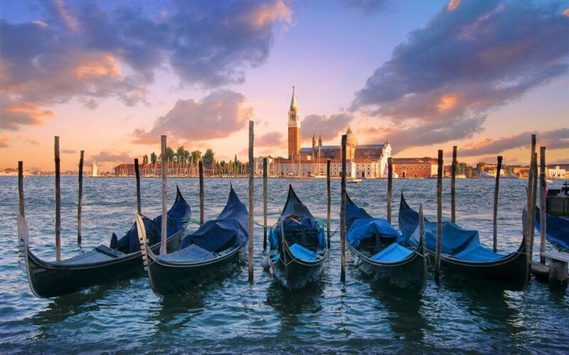 venice-private-gondola-cruise-for-up-to-5-passengers