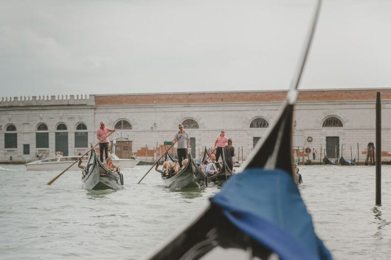 venice-private-gondola-ride-with-photo-shoot
