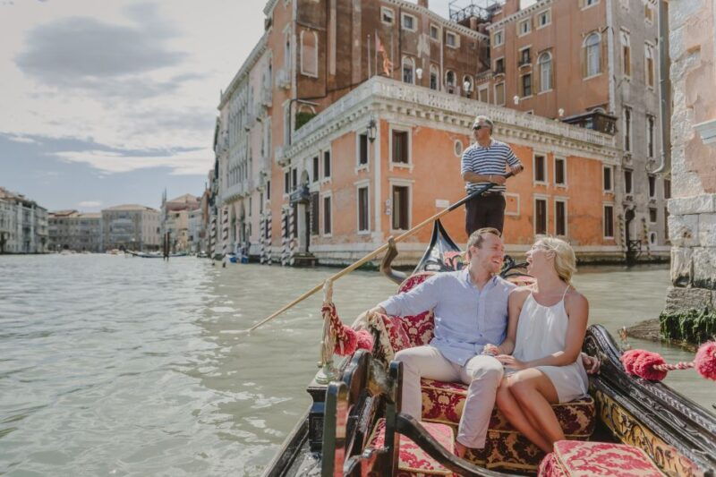venice-private-gondola-ride-with-photo-shoot