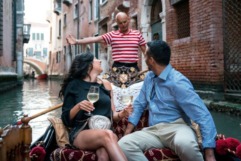 venice-private-gondola-ride-with-photo-shoot