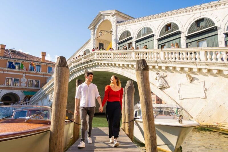 venice-professional-photoshoot-at-the-rialto-bridge