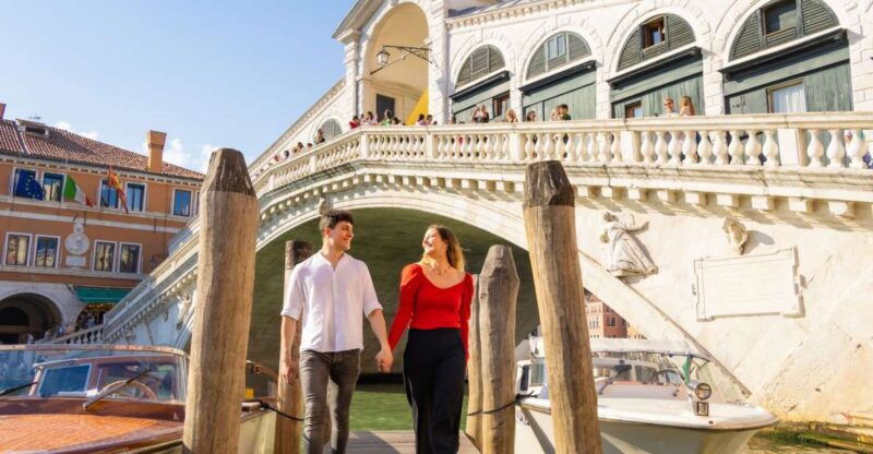 venice-professional-photoshoot-at-the-rialto-bridge