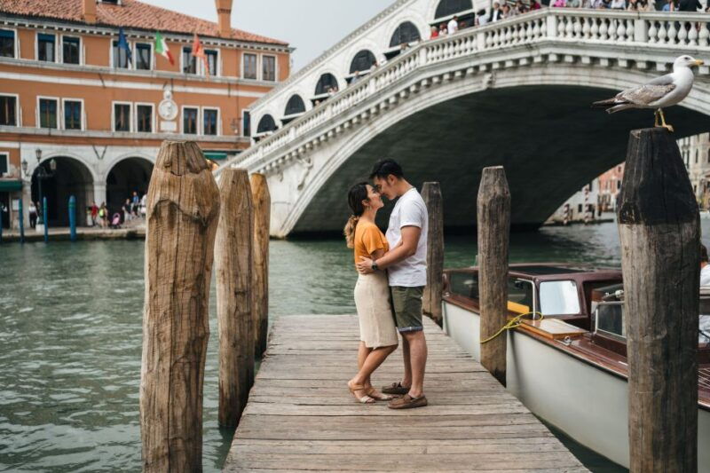venice-professional-photoshoot-at-the-rialto-bridge