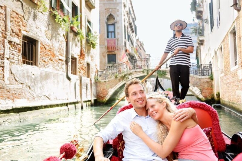 venice-romantic-gondola-tour-and-dinner-for-two