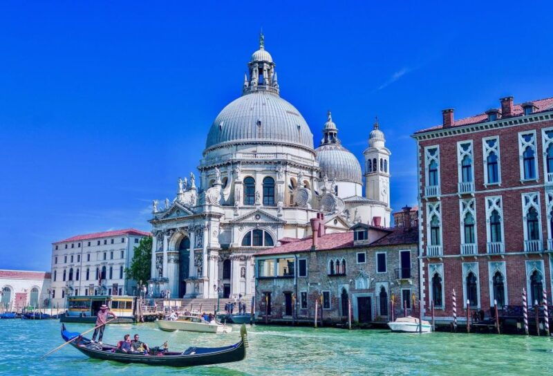 venice-romantic-gondola-tour-and-dinner-for-two