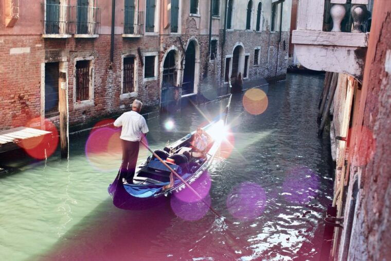 venice-romantic-gondola-tour-and-dinner-for-two