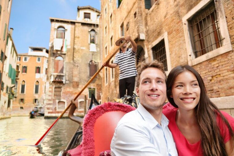 venice-romantic-gondola-tour-and-dinner-for-two