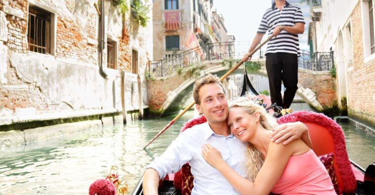 venice-romantic-gondola-tour-and-dinner-for-two
