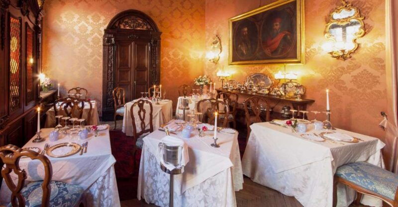 venice-romantic-palace-dinner-and-private-gondola-ride