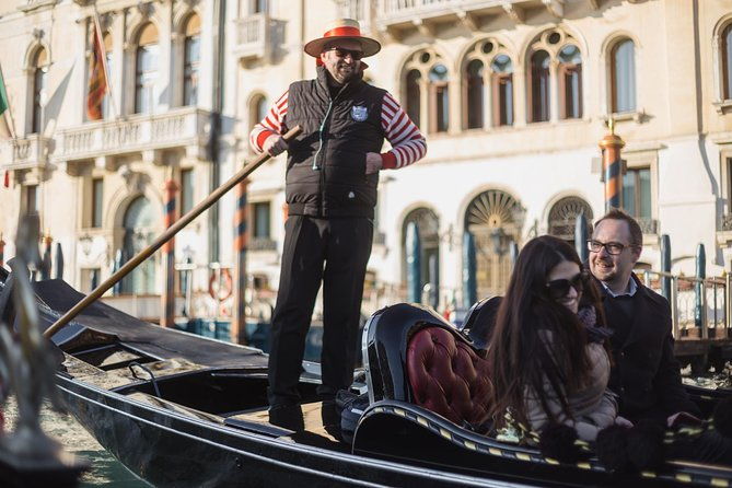 venice-romantic-private-gondola-ride-on-grand-canal