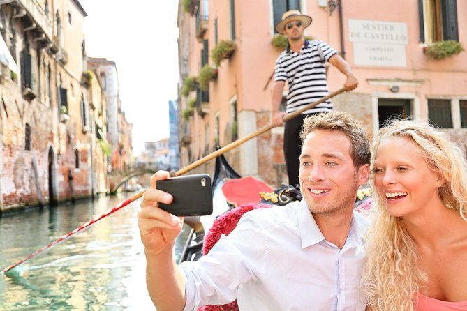 venice-romantic-private-gondola-ride-on-grand-canal