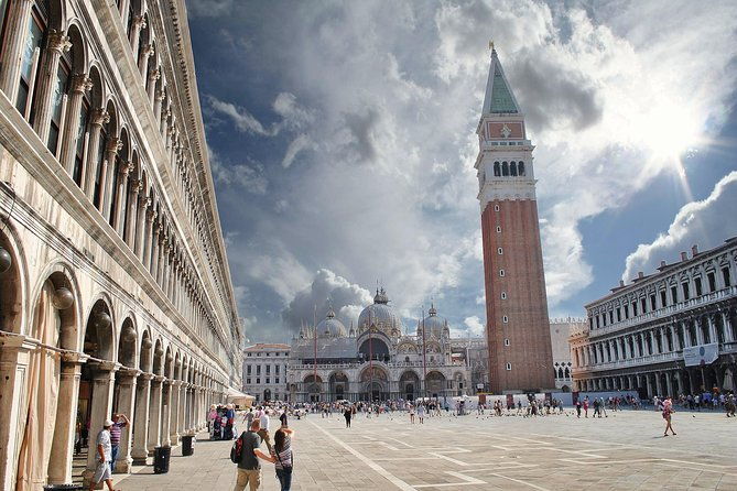 venice-saint-marks-basilica-and-gondola-tour-in-the-morning