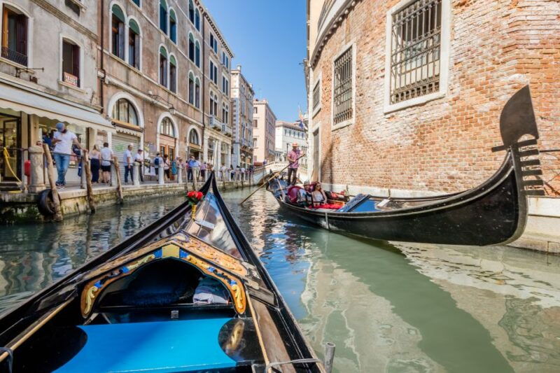 venice-shared-gondola-ride-across-the-grand-canal