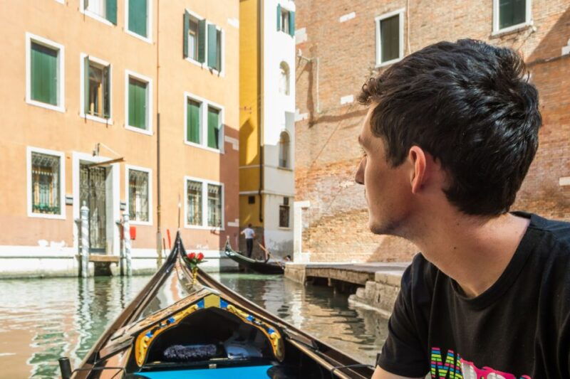 venice-shared-gondola-ride-across-the-grand-canal