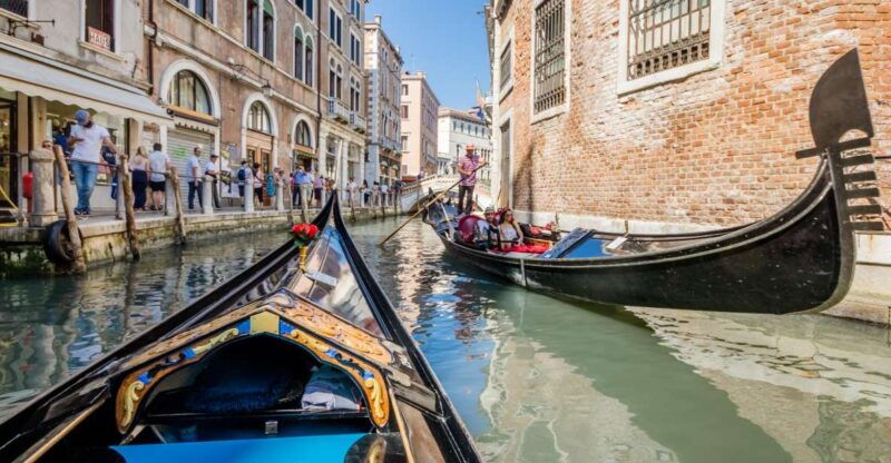 venice-shared-gondola-ride-across-the-grand-canal