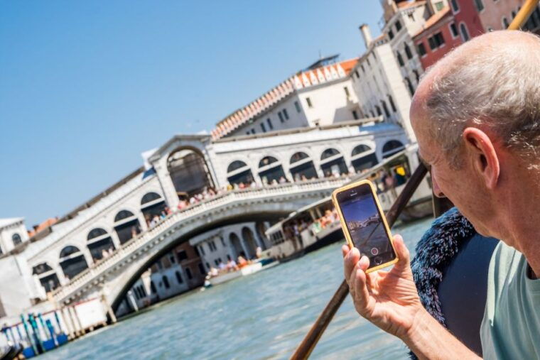 venice-shared-gondola-ride-across-the-grand-canal