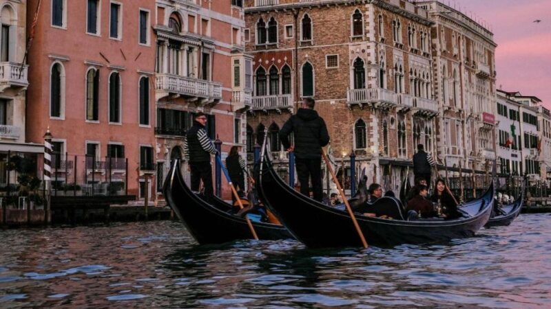 venice-shared-gondola-ride-at-sunset