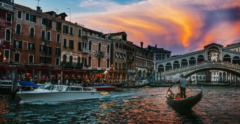venice-shared-gondola-ride-at-sunset