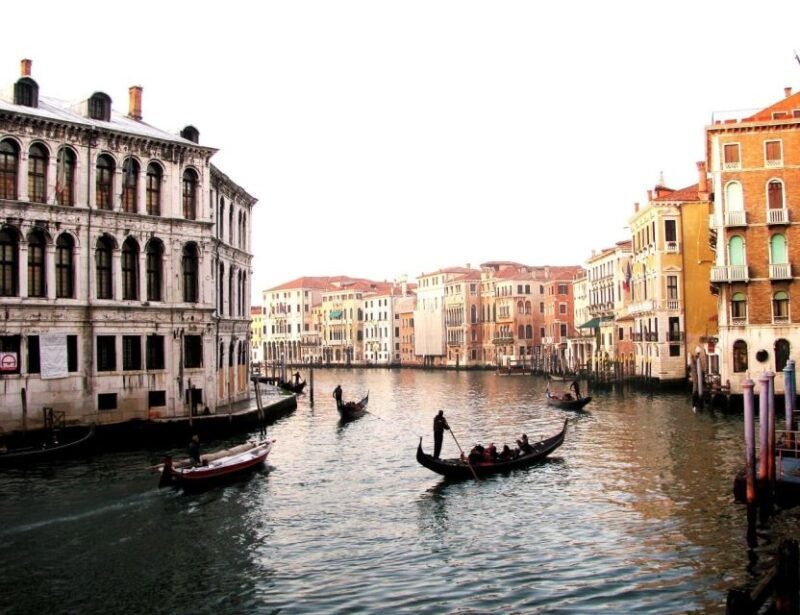 venice-shared-gondola-ride
