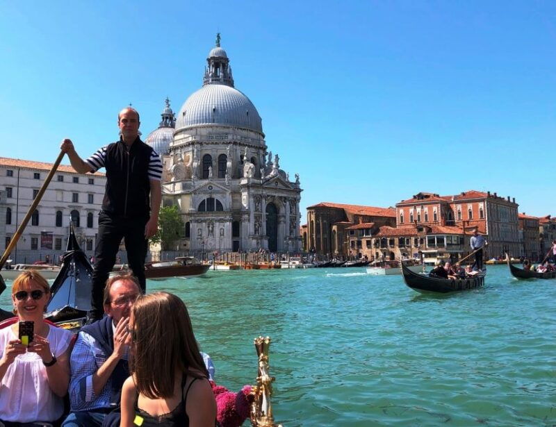 venice-shared-gondola-ride