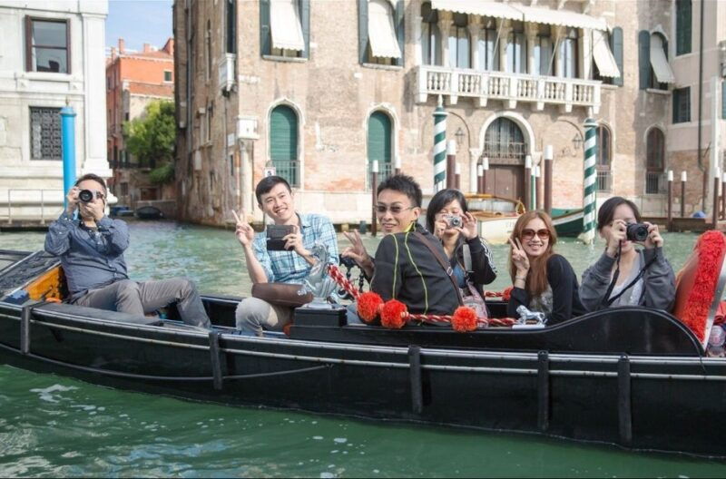 venice-shared-gondola-ride