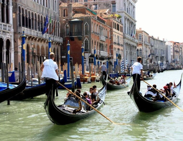 venice-shared-gondola-ride