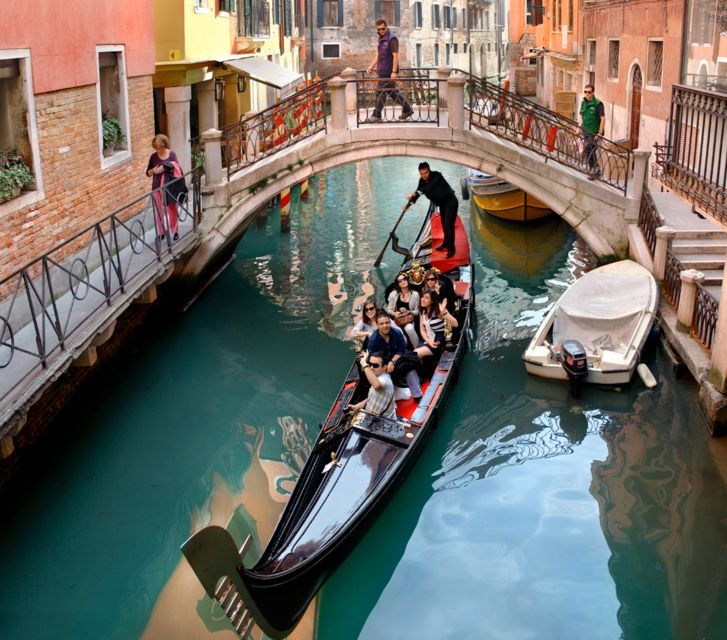 venice-shared-gondola-ride-through-the-lagoon-city