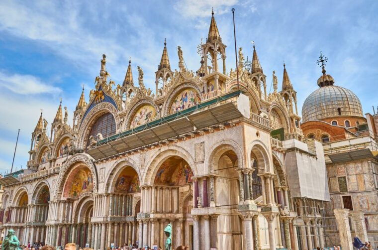 venice-st-marks-basilica-doges-palace-gondola-ride