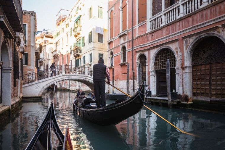 venice-st-marks-square-rialto-walking-tour-gondola