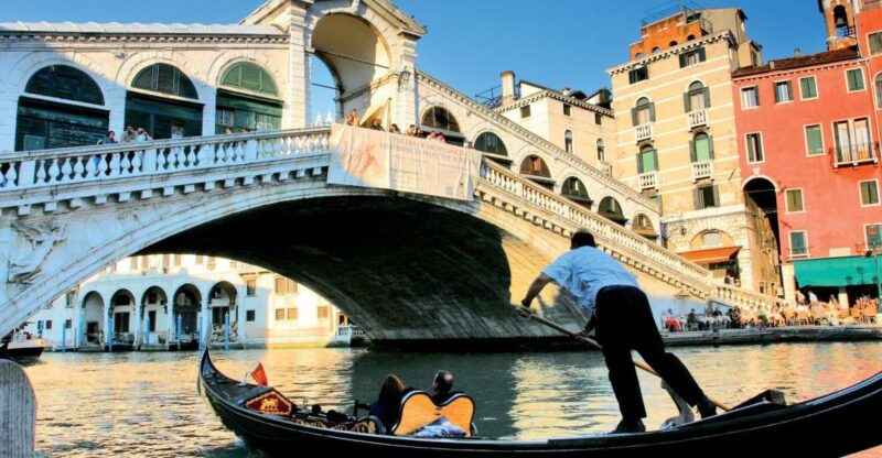 venice-st-marks-walking-tour-and-gondola-combo