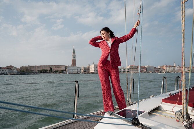 venice-tour-with-aperitif-and-music-on-a-sailing-boat
