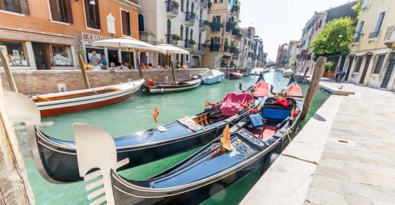 venice-traditional-shared-gondola-ride