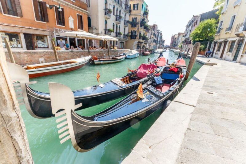 venice-traditional-shared-gondola-ride