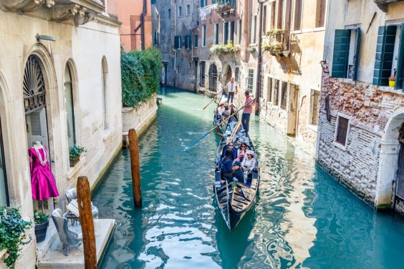 venice-traditional-shared-gondola-ride