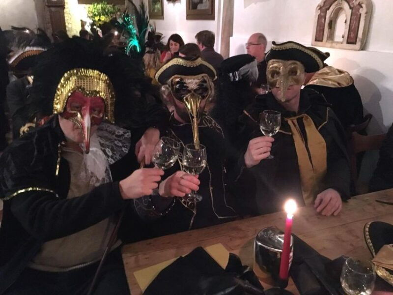 venice-venetian-style-carnival-pub-crawl