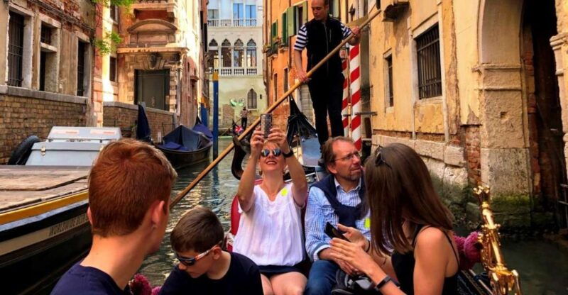 venice-walking-tour-and-gondola-ride-combo